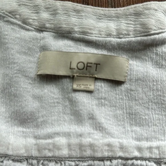 🤍🤍Ann Taylor Loft Button Down Top🤍🤍 - Picture 9 of 10